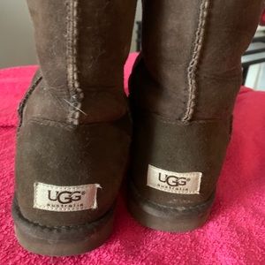 Women’s Brown Ugg’s (Short) Size 9